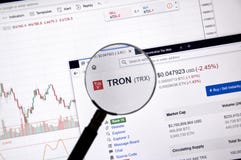 Prix de Tron sous la loupe images libres de droits Prix de Tron sous la loupe images libres de droits