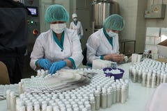 Producción de cosmético antioxidante y terapéutico y de prophylac imagenes de archivo Producción de cosmético antioxidante y terapéutico y de prophylac imagenes de archivo