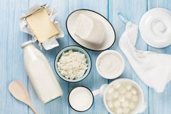 Productos lácteos Crema agria, leche, queso, huevo, yogur y mantequilla imágenes de archivo libres de regalías Productos lácteos Crema agria, leche, queso, huevo, yogur y mantequilla imágenes de archivo libres de regalías