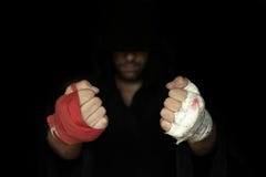 Professionell som tejpar och tejpa för dabbler Boxarenävejämförelse arkivfoto Professionell som tejpar och tejpa för dabbler Boxarenävejämförelse arkivfoto