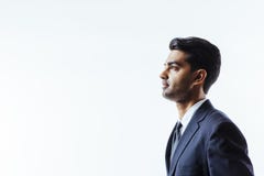 Profielportret van een knappe mens in kostuum royalty-vrije stock afbeeldingen Profielportret van een knappe mens in kostuum royalty-vrije stock afbeeldingen