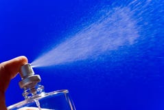 Profumo di spruzzatura immagine stock libera da diritti Profumo di spruzzatura immagine stock libera da diritti