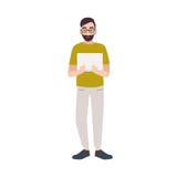 Programador, codificador, promotor de web, Software Engineer o trabajador de las TIC sonriente que sostiene el ordenador portátil stock de ilustración Programador, codificador, promotor de web, Software Engineer o trabajador de las TIC sonriente que sostiene el ordenador portátil stock de ilustración
