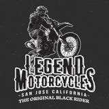 Projeto do t-shirt dos pilotos do vintage das motocicletas da legenda ilustração do vetor Projeto do t-shirt dos pilotos do vintage das motocicletas da legenda ilustração do vetor
