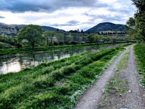 Promenade le long de la rivière dans le penticton avant Jésus Christ photo libre de droits Promenade le long de la rivière dans le penticton avant Jésus Christ photo libre de droits