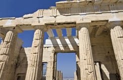Propylaea en la acrópolis de Atenas imágenes de archivo libres de regalías Propylaea en la acrópolis de Atenas imágenes de archivo libres de regalías