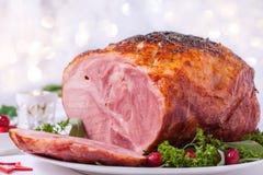 Prosciutto della carne di maiale di festa lustrato Roasted di Natale fotografia stock Prosciutto della carne di maiale di festa lustrato Roasted di Natale fotografia stock