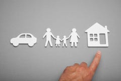 Proteja o conceito da vida da casa, carro, família imagens de stock Proteja o conceito da vida da casa, carro, família imagens de stock