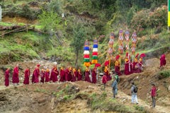 Prozession des buddhistischen Mönchs an der Zeremoniefeier in Nepal-Tempel stockfoto Prozession des buddhistischen Mönchs an der Zeremoniefeier in Nepal-Tempel stockfoto