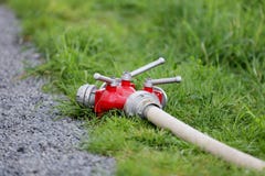 Przenośny hydrant z wężem elastycznym obraz stock Przenośny hydrant z wężem elastycznym obraz stock