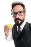 Przewdonik recepturowi eyeglass obiektywy, ramy i Biznesmen klasyczna formalna odzież i właściwi eyewear chwyty jemy jabłka obrazy stock Przewdonik recepturowi eyeglass obiektywy, ramy i Biznesmen klasyczna formalna odzież i właściwi eyewear chwyty jemy jabłka obrazy stock