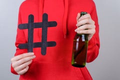 Przyjaciel firmy odpoczynek relaksuje chłód przerwy nałogu alkoholizmu nastolatka interneta online pojęcie Cropped zbliżenie foto zdjęcie royalty free Przyjaciel firmy odpoczynek relaksuje chłód przerwy nałogu alkoholizmu nastolatka interneta online pojęcie Cropped zbliżenie foto zdjęcie royalty free