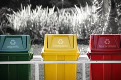 Przylepiam etykietkę przetwarza kosze, selekcyjny kolor zdjęcie stock Przylepiam etykietkę przetwarza kosze, selekcyjny kolor zdjęcie stock