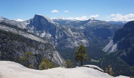 Przyrodni kopuły punkt widzenia Yosemite obraz royalty free Przyrodni kopuły punkt widzenia Yosemite obraz royalty free