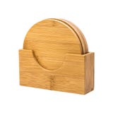 Pr?cticos de costa de la bebida en el tenedor de madera aislado en el fondo blanco Coj?n de madera para poner su taza Trayectoria imagenes de archivo Pr?cticos de costa de la bebida en el tenedor de madera aislado en el fondo blanco Coj?n de madera para poner su taza Trayectoria imagenes de archivo