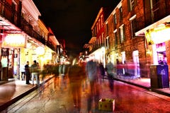 Pubs Y Barras Con Las Luces De Ne N En El Barrio Franc S New Orleans Luisiana Imagen De Archivo Imagen De Orleans Mucho