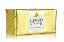Pudełko Ferrero Rocher cukierki obrazy stock Pudełko Ferrero Rocher cukierki obrazy stock