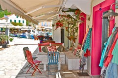 Pueblo de Fiskardo, isla de Kefalonia, islas jónicas, Grecia Imagen de archivo libre de regalías Pueblo de Fiskardo, isla de Kefalonia, islas jónicas, Grecia Imagen de archivo libre de regalías