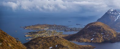 Pueblo de Moskenes, islas de Lofoten, Noruega Foto de archivo Pueblo de Moskenes, islas de Lofoten, Noruega Foto de archivo