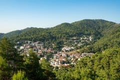 Pueblo turístico turco en tiro hermoso del valle Fotografía de archivo libre de regalías Pueblo turístico turco en tiro hermoso del valle Fotografía de archivo libre de regalías