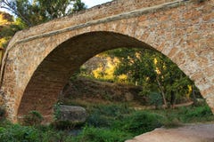Puente de piedra sobre el río de Tuejar foto de archivo Puente de piedra sobre el río de Tuejar foto de archivo