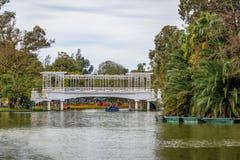 Puente griego en Bosques de Palermo - Buenos Aires, la Argentina foto de archivo Puente griego en Bosques de Palermo - Buenos Aires, la Argentina foto de archivo