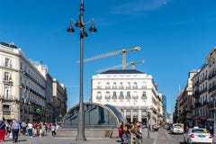 Puerta del Sol vierkant in Madrid, Spanje royalty-vrije stock foto's Puerta del Sol vierkant in Madrid, Spanje royalty-vrije stock foto's