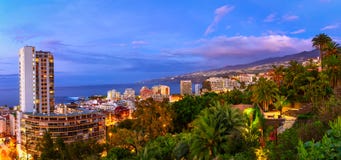 Puerto De La Cruz, Tenerife, wyspy kanaryjska, Hiszpania: Widok nad th obraz stock Puerto De La Cruz, Tenerife, wyspy kanaryjska, Hiszpania: Widok nad th obraz stock