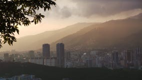 Puesta del sol de la ciudad de Caracas, Venezuela foto de archivo Puesta del sol de la ciudad de Caracas, Venezuela foto de archivo