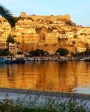 Puesta del sol de oro brillante en Grecia foto de archivo libre de regalías Puesta del sol de oro brillante en Grecia foto de archivo libre de regalías