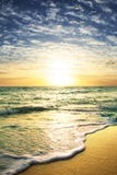 Puesta del sol del mar fotografía de archivo Puesta del sol del mar fotografía de archivo