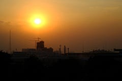 Puesta del sol en la ciudad imagenes de archivo Puesta del sol en la ciudad imagenes de archivo