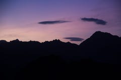 Puesta del sol en las montañas de Italia imágenes de archivo libres de regalías Puesta del sol en las montañas de Italia imágenes de archivo libres de regalías