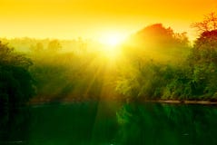 Puesta del sol en selva Puesta del sol en selva
