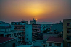 Puesta del sol en una ciudad vacía fotos de archivo libres de regalías Puesta del sol en una ciudad vacía fotos de archivo libres de regalías