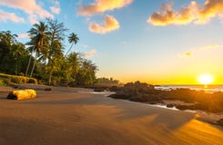 Puesta del sol exótica en el parque nacional de Corcovado, Costa Rica fotografía de archivo Puesta del sol exótica en el parque nacional de Corcovado, Costa Rica fotografía de archivo