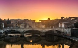 Puesta del sol hermosa en Roma Imagenes de archivo Puesta del sol hermosa en Roma Imagenes de archivo