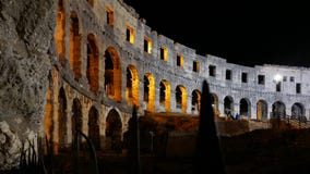 pula Хорватии Взгляд Колизея ночи стоковые изображения rf pula Хорватии Взгляд Колизея ночи стоковые изображения rf