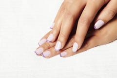 Pulimento de Manicure.female hands.beauty salon.shellac foto de archivo Pulimento de Manicure.female hands.beauty salon.shellac foto de archivo