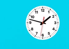 Pulso de disparo análogo na parede, com hora, minuto e segundas mãos foto de stock royalty free Pulso de disparo análogo na parede, com hora, minuto e segundas mãos foto de stock royalty free