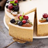 Pumpkin cheesecake with sour cream topping Stock Photography Pumpkin cheesecake with sour cream topping Stock Photography