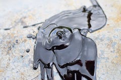 Punkt czerni smoła na metal powierzchni z czarnymi kroplami zdjęcie stock Punkt czerni smoła na metal powierzchni z czarnymi kroplami zdjęcie stock
