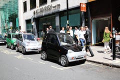 Punti di carico dell'automobile elettrica fotografie stock libere da diritti Punti di carico dell'automobile elettrica fotografie stock libere da diritti