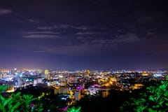 Punto de vista Pattaya Tailandia de la noche, en la montaña de Phra Tamnak foto de archivo libre de regalías Punto de vista Pattaya Tailandia de la noche, en la montaña de Phra Tamnak foto de archivo libre de regalías