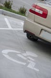 Punto di parcheggio disabile Fotografia Stock Libera da Diritti Punto di parcheggio disabile Fotografia Stock Libera da Diritti
