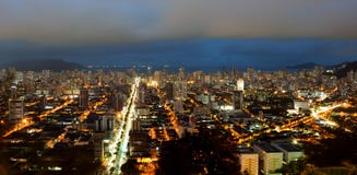 Punto di vista panoramico di notte di Santos immagini stock libere da diritti Punto di vista panoramico di notte di Santos immagini stock libere da diritti