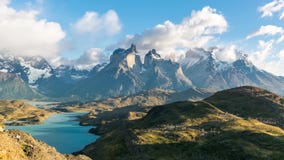 Punto di vista di Timelapse di Cuernos del Paine a Patagonia, Cile video d archivio Punto di vista di Timelapse di Cuernos del Paine a Patagonia, Cile video d archivio