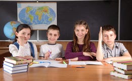 Pupille della scuola elementare fotografia stock libera da diritti Pupille della scuola elementare fotografia stock libera da diritti