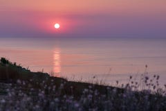 Purpere zonsopgang op overzees Ð ‚Ð?Ñ€Ð?Ð ³ Ð ¼ Ð ¾ Ñ€Ñ Ñ ‚Ð?Ð ¼ Ð ½ Ñ ‹Ð ¹ royalty-vrije stock afbeelding Purpere zonsopgang op overzees Ð ‚Ð?Ñ€Ð?Ð ³ Ð ¼ Ð ¾ Ñ€Ñ Ñ ‚Ð?Ð ¼ Ð ½ Ñ ‹Ð ¹ royalty-vrije stock afbeelding