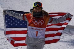 https://thumbs.dreamstime.com/t/pyeongchang-south-korea-â€“-february-olympic-champion-chloe-kim-celebrates-victory-women-s-snowboard-halfpipe-final-110076361.jpg